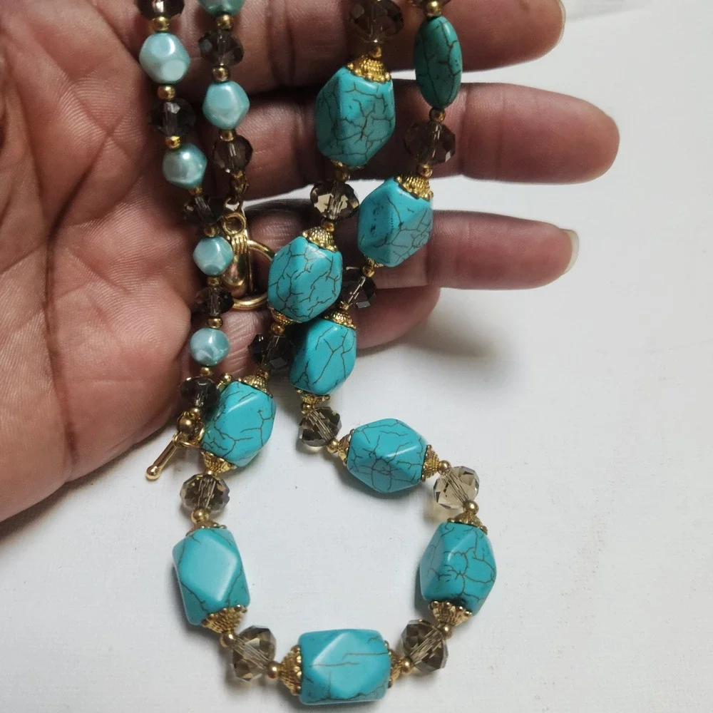Stone Necklace Turquoise color‎ Gold Tone Toggle  Smoky Crystal 24 Inch